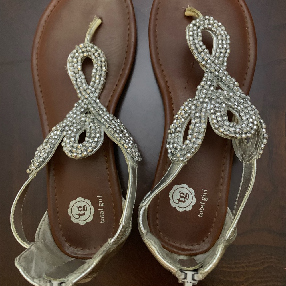 Summer Slides with a Zipper on the back